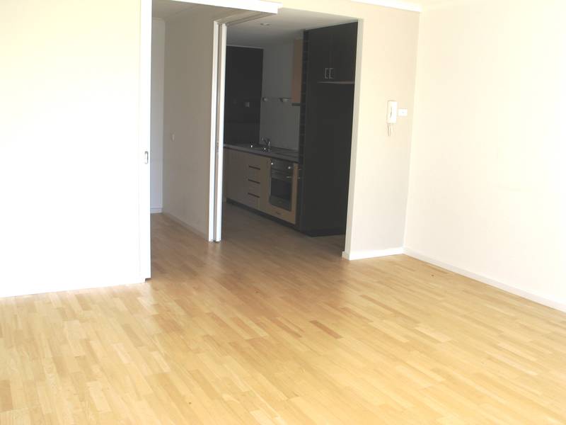 Large Sunny Balcony & Study Picture 3