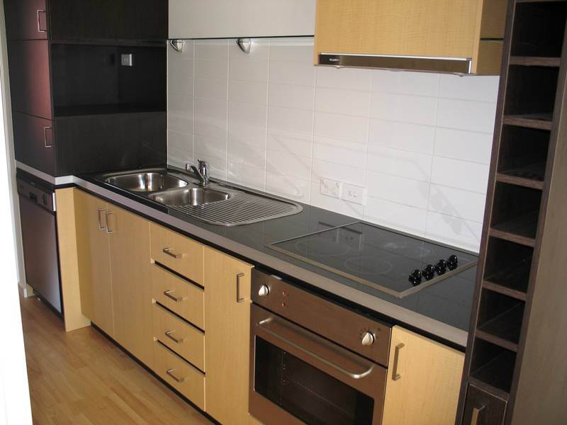 Large Sunny Balcony & Study Picture 1