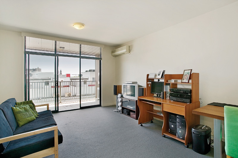 Huddle Down to Hoddle! Picture 1