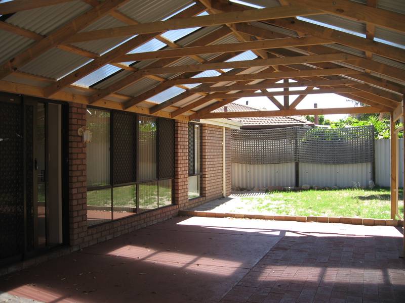 3 BEDROOM 2 BATHROOM HOME Picture 3