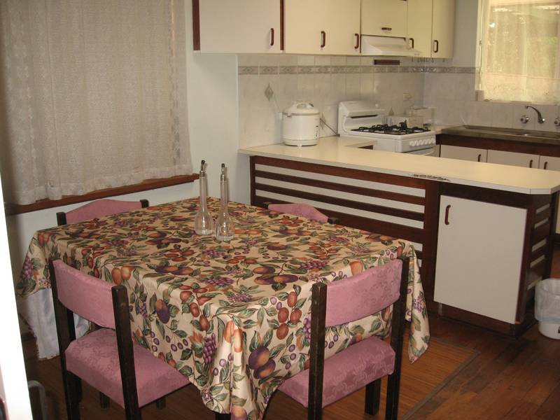 LARGE HOME NEAR MURDOCH UNI - STUDENTS WELCOME! Picture 2