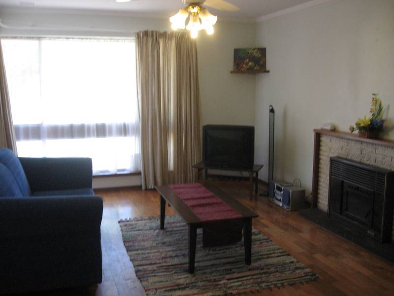 LARGE HOME NEAR MURDOCH UNI - STUDENTS WELCOME! Picture 3