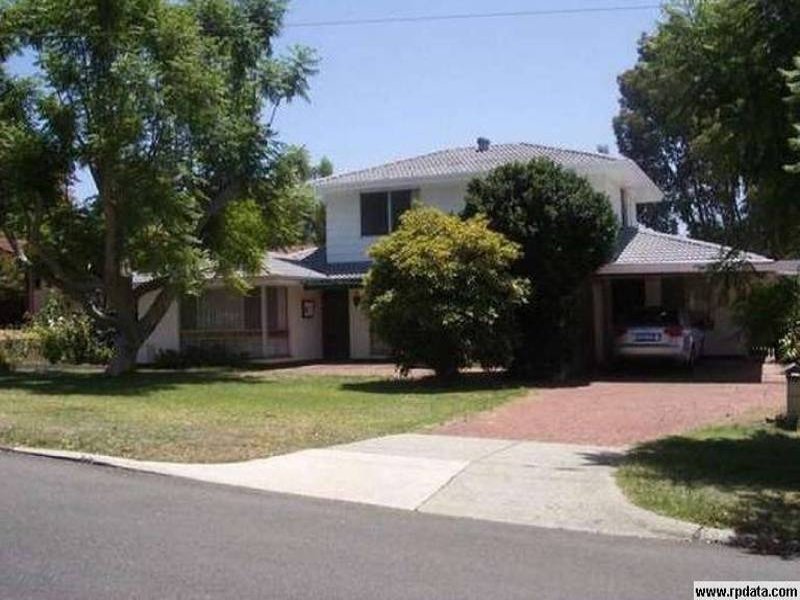 LARGE HOME NEAR MURDOCH UNI - STUDENTS WELCOME! Picture 1