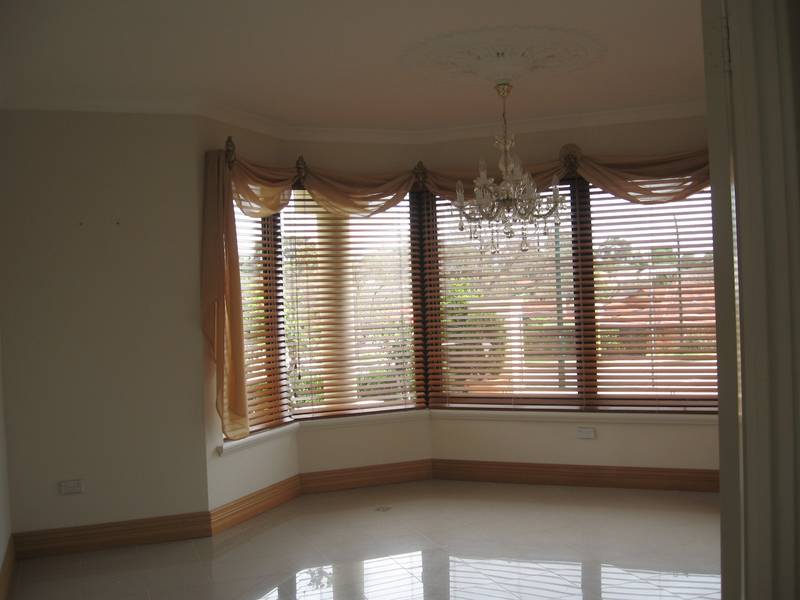 QUALITY 2 STOREY EXECUTIVE HOME WITH 4 BEDROOMS, 2 BATHROOMS, OFFICE & SWIMMING POOL Picture 2