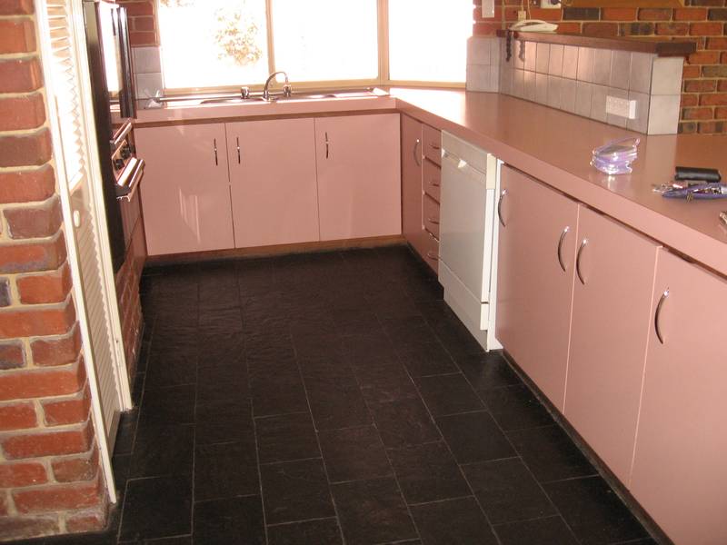 QUIET LOCATION - 2 MONTH LEASE ONLY Picture 3