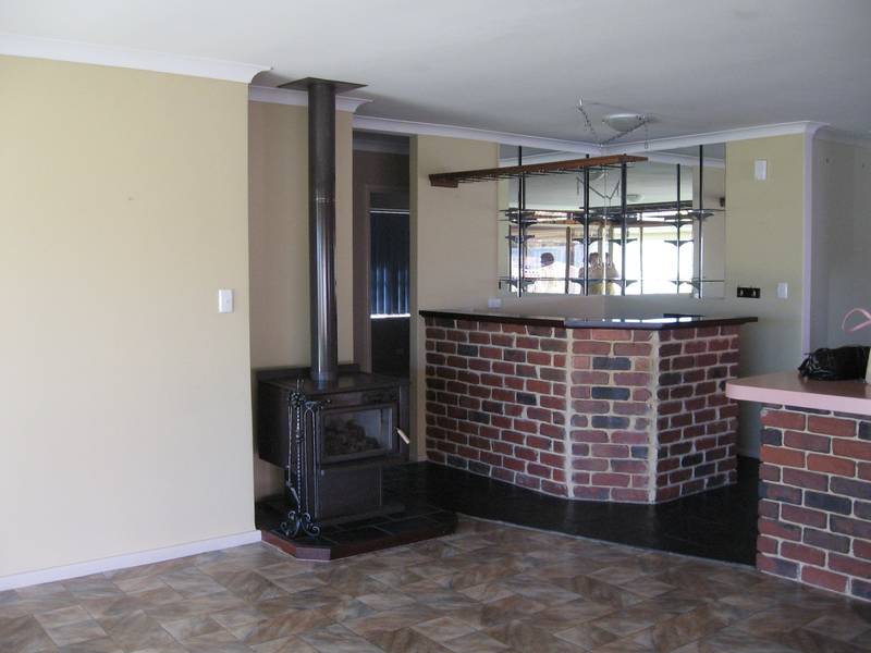 QUIET LOCATION - 2 MONTH LEASE ONLY Picture 2