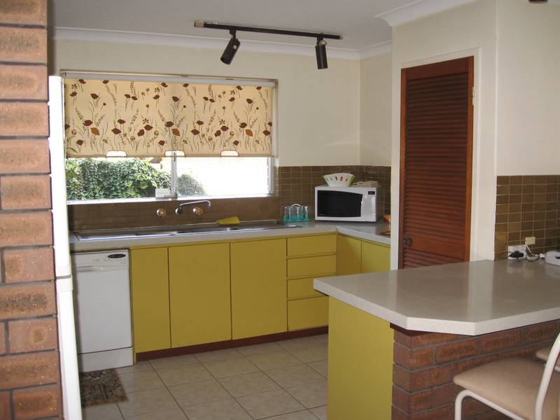 ROSSMOYNE HIGH SCHOOL ZONE! Picture 1