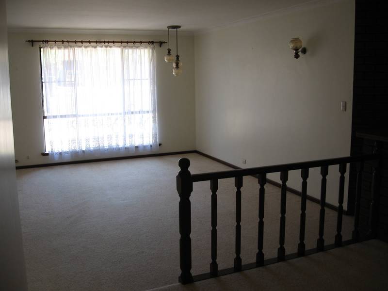 ROSSMOYNE HIGH SCHOOL ZONE! Picture 2