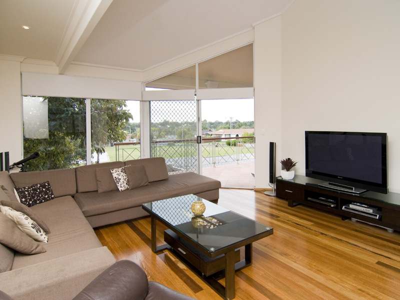 ANOTHER UNDER OFFER BY JENNY GAUCI Picture 3