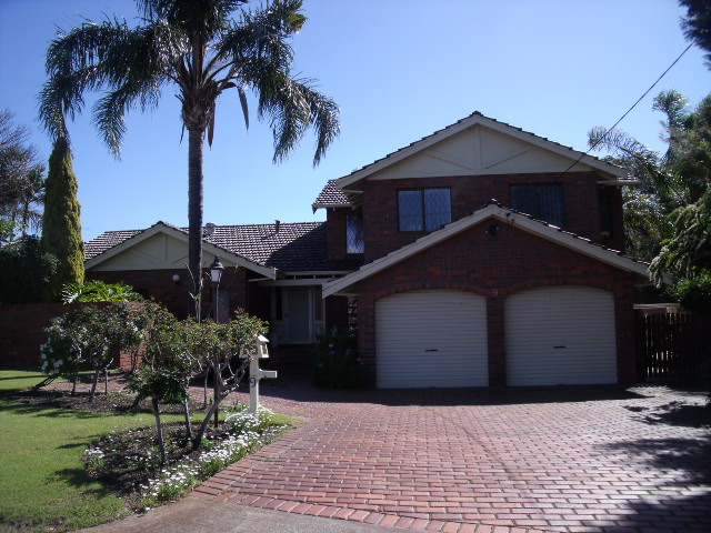 BIG HOME FOR A BIG FAMILY Picture 1