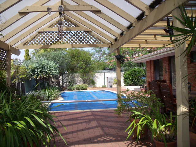 THIS SUPERB 4 BED 2 BATH HOME HAS IT ALL - ROSSMOYNE HIGH SCHOOL ZONE - OPEN SATURDAY 30TH JAN 3-3.45PM Picture 3