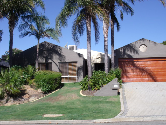 ANOTHER PROPERTY UNDER OFFER BY JENNY GAUCI Picture 1