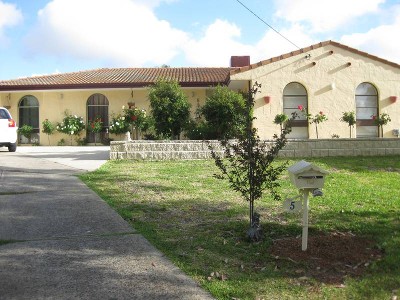 FANTASTIC LOCATION CLOSE TO SHOPS & PRIMARY SCHOOL Picture