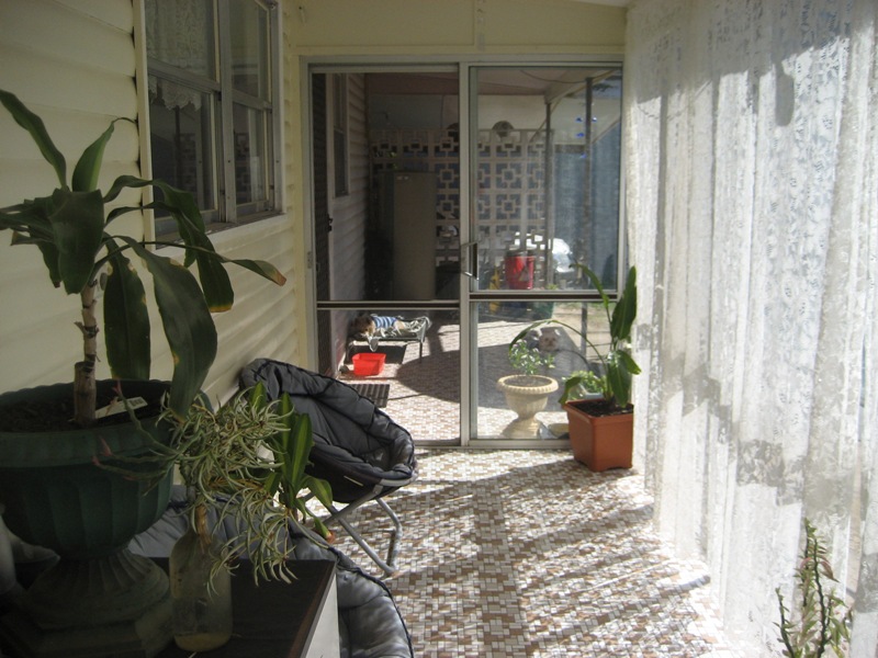 FIRST HOME WITH DEVELOPMENT POTENTIAL Picture 3