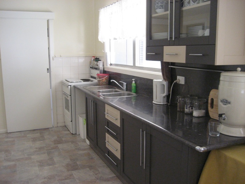 FIRST HOME WITH DEVELOPMENT POTENTIAL Picture 2