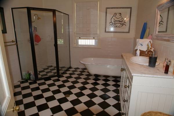 COUNTRY LIFESTYLE IN MAGNIFICENT HOMESTEAD Picture 3