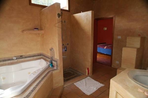 COMFORTABLE & ACCOMODATING FOR THE LARGE & EXTENDED FAMILY Picture