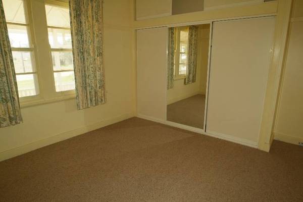 MULLALEY SCHOOL HOUSE Picture