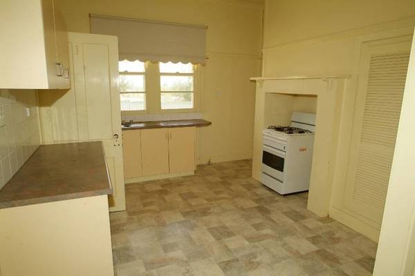 MULLALEY SCHOOL HOUSE Picture