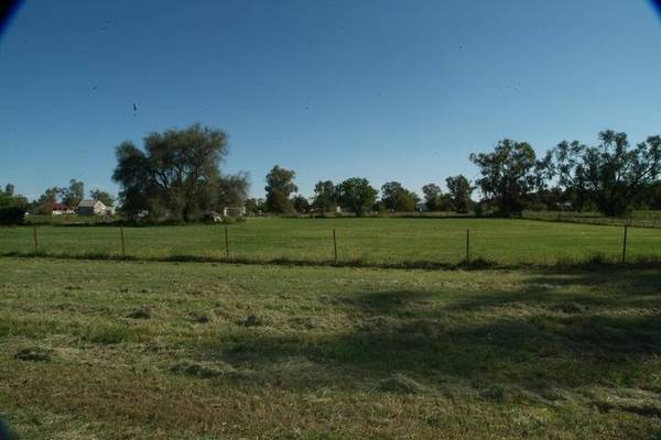 AFFORDABLE AND QUIET BLOCK IN RURAL VILLAGE Picture 2