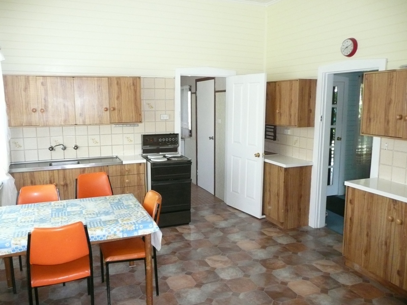 PICTURE PERFECT FAMILY HOME Picture 2