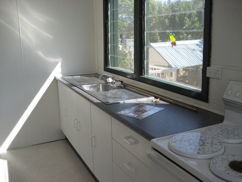 HANDY LOCATION, GREAT VALUE Picture 2