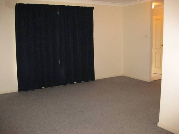 BRICK HOME CLOSE TO SOUTH SCHOOL Picture BRICK HOME CLOSE TO SOUTH SCHOOL Picture