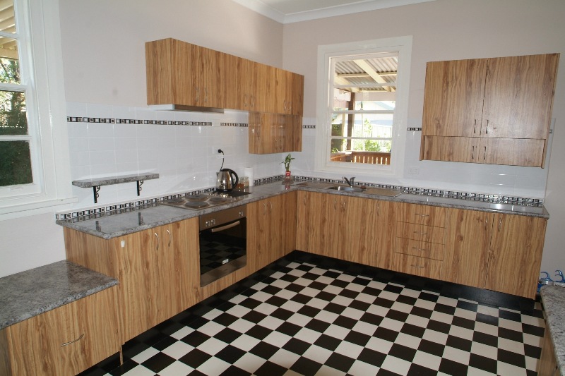 BEAUTIFUL HOME AND GARDENS WITH PRIVACY AND SPACE Picture