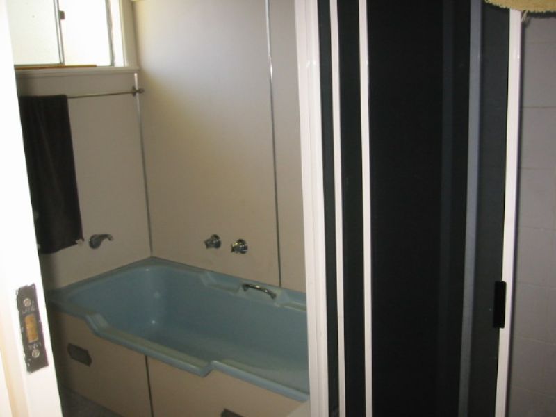 SHORT WALK TO SCHOOLS Picture 3