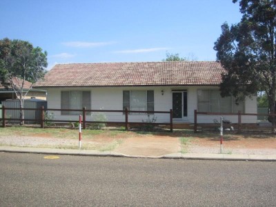 SHORT WALK TO SCHOOLS Picture SHORT WALK TO SCHOOLS Picture