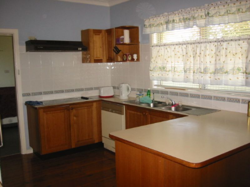 SHORT WALK TO SCHOOLS Picture 2