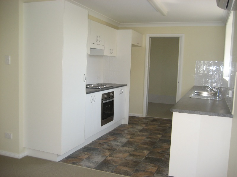 AS-NEW UNIT IN IDEAL LOCATION Picture 2