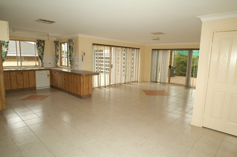 FREEDOM TO MOVE, COMFORT AND EASY LIFESTYLE Picture 3