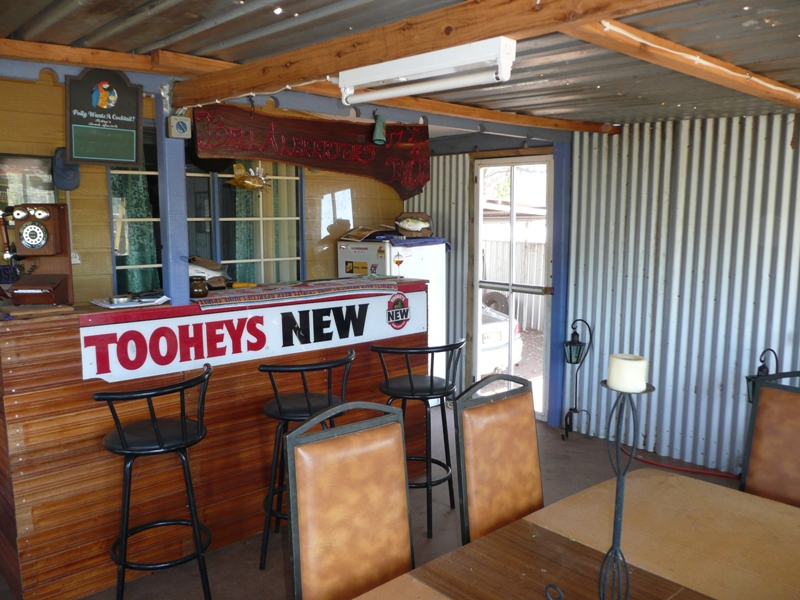 IDEAL COUNTRY RETREAT FOR FAMILIES, RETIREES AND COUPLES Picture 2