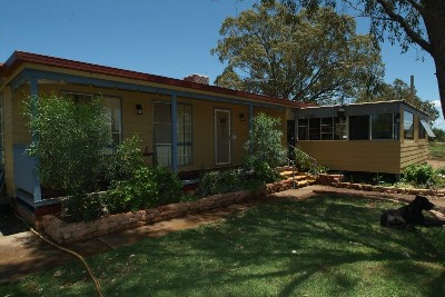 IDEAL COUNTRY RETREAT FOR FAMILIES, RETIREES AND COUPLES Picture IDEAL COUNTRY RETREAT FOR FAMILIES, RETIREES AND COUPLES Picture