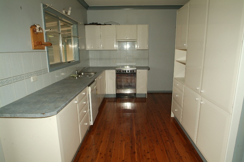 PRIVATE & SPACIOUS - WITH 4 BEDROOMS Picture PRIVATE & SPACIOUS - WITH 4 BEDROOMS Picture