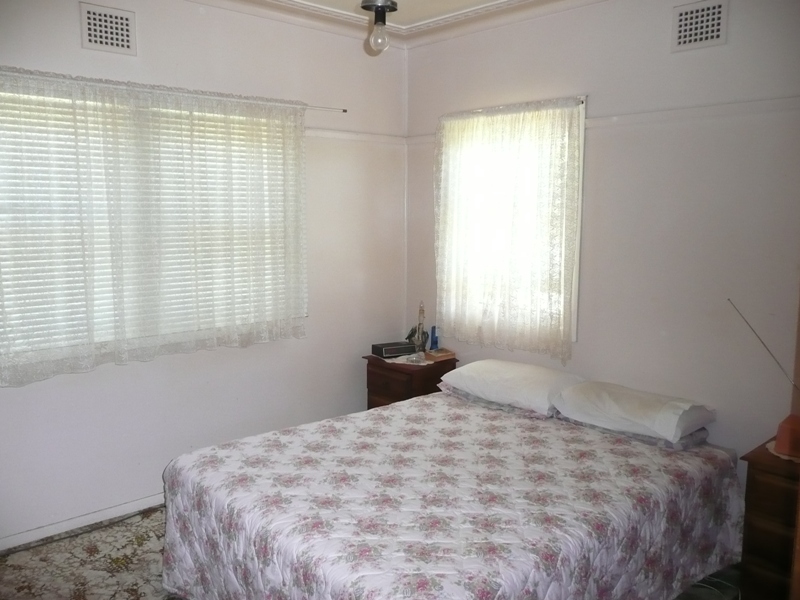 GREAT LOCATION FOR YOUR FAMILY Picture 2