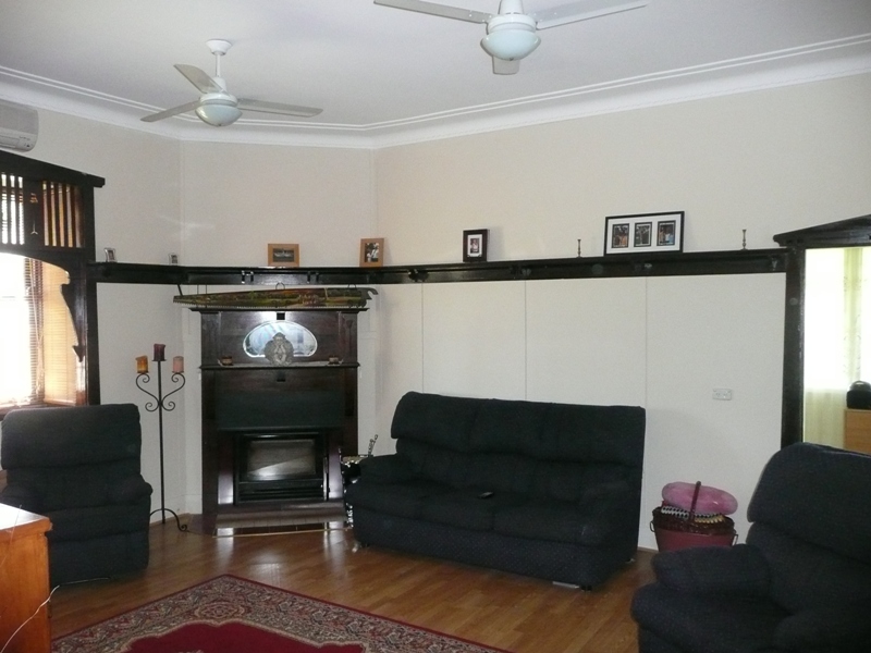 OLD WORLD CHARM, CONVENIENCE & SPACE Picture 2