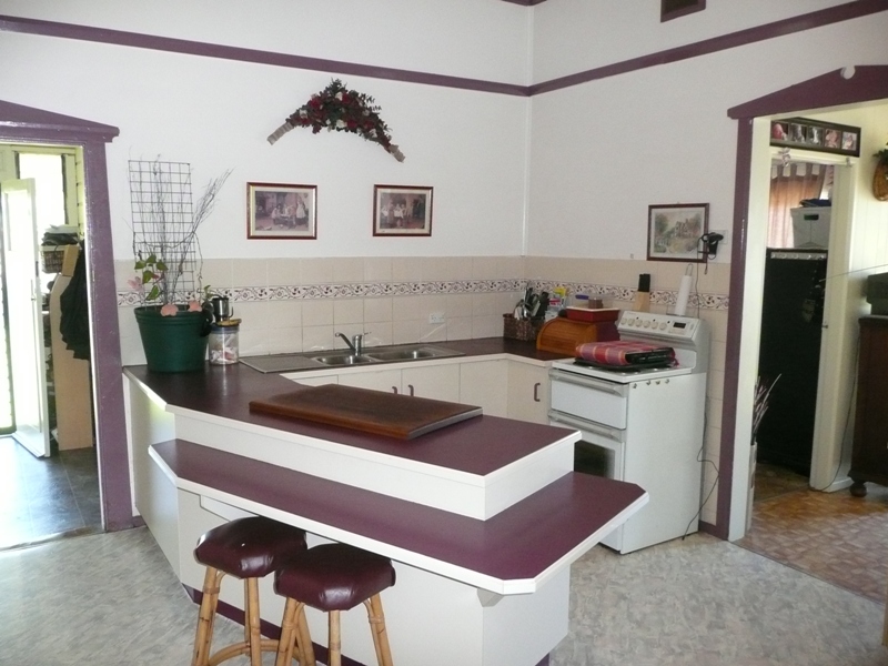 OLD WORLD CHARM, CONVENIENCE & SPACE Picture 3