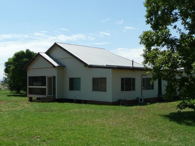 OLD WORLD CHARM, CONVENIENCE & SPACE Picture