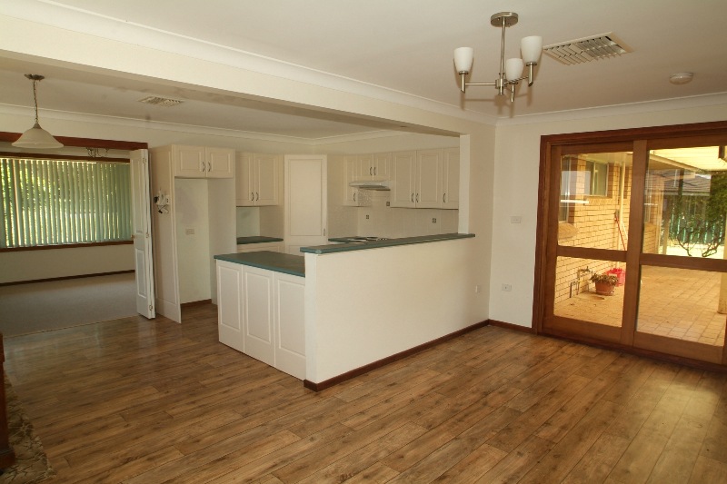 BRICK HOME DESIGNED FOR FAMILY ENTERTAINING Picture