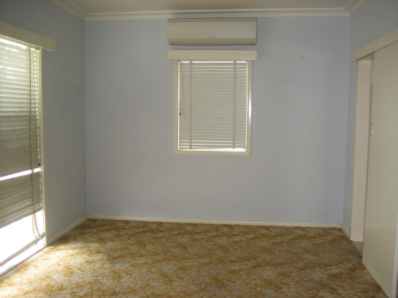 QUIET & COMFORTABLE FIRST HOME Picture 3