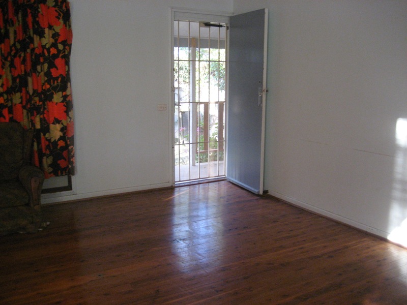 VERANDAH OUT THE FRONT Picture