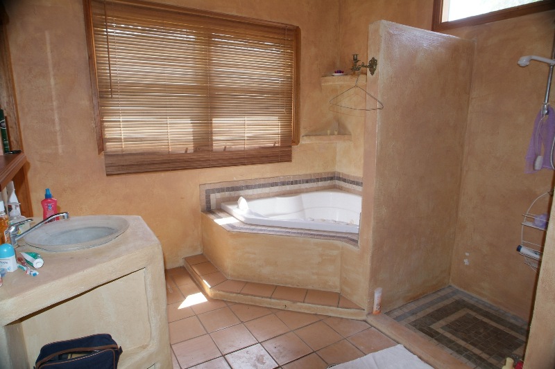 PLENTY OF ROOM & COMFORT Picture