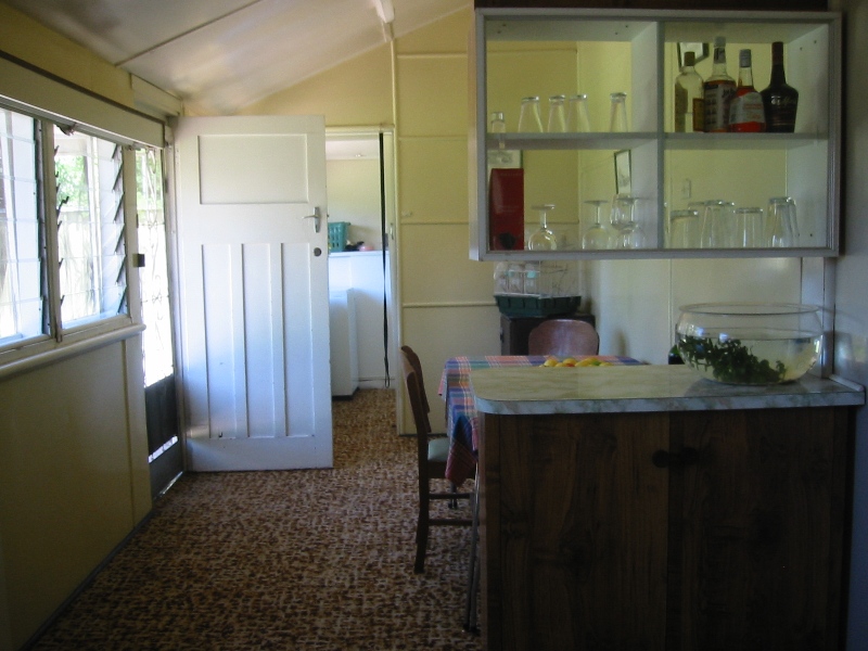 SECLUDED CONVENIENCE Picture 2