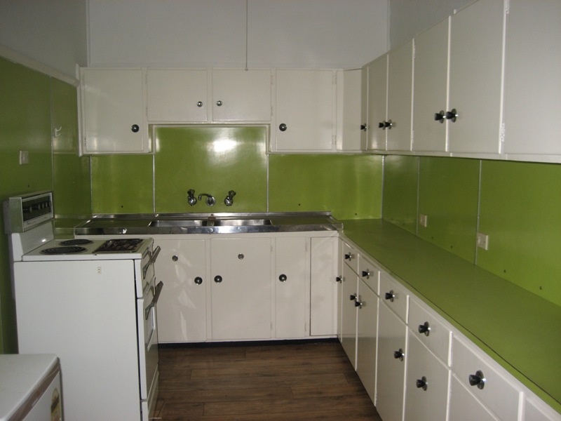 CLOSE TO THE MAIN STREET Picture 1