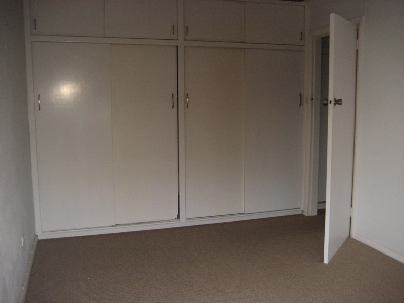 CLOSE TO THE MAIN STREET Picture 3