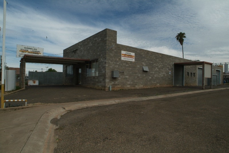 GREAT DOWNTOWN LOCATION Picture 3