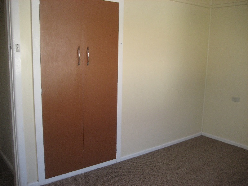 WALKING DISTANCE TO SCHOOLS Picture 3