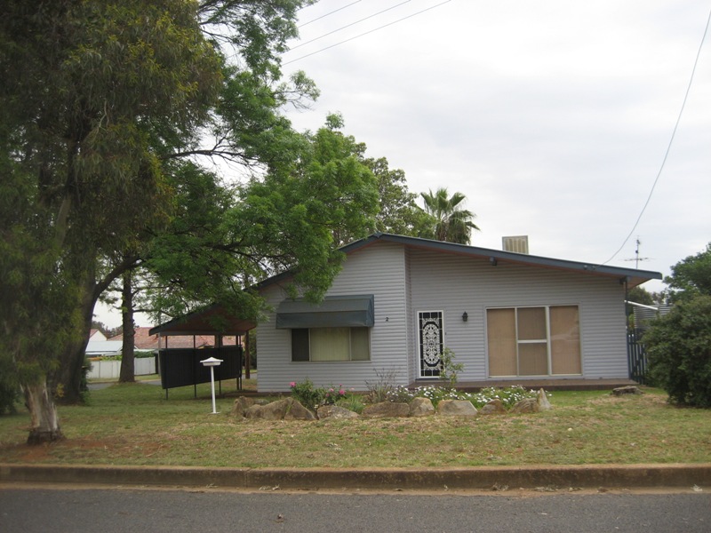 CLOSE TO SCHOOLS Picture 1